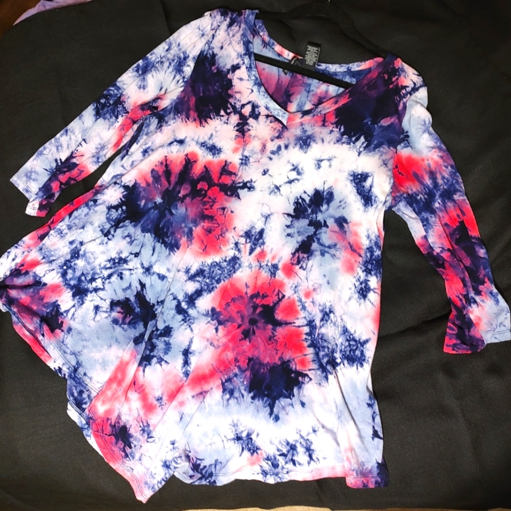 New Directions Purple & Pink Tie Dye Asymmetrical Hem Shirt Size L